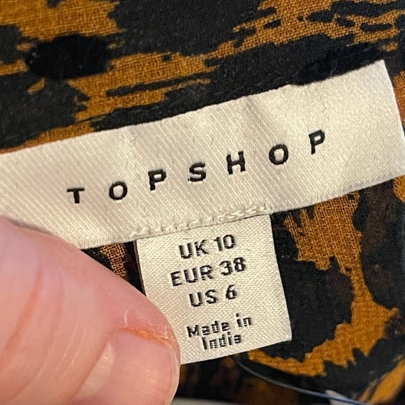 SOLD✅TopShop NWT animal print, full button, semi sheer blouse. - Picture 3 of 8
